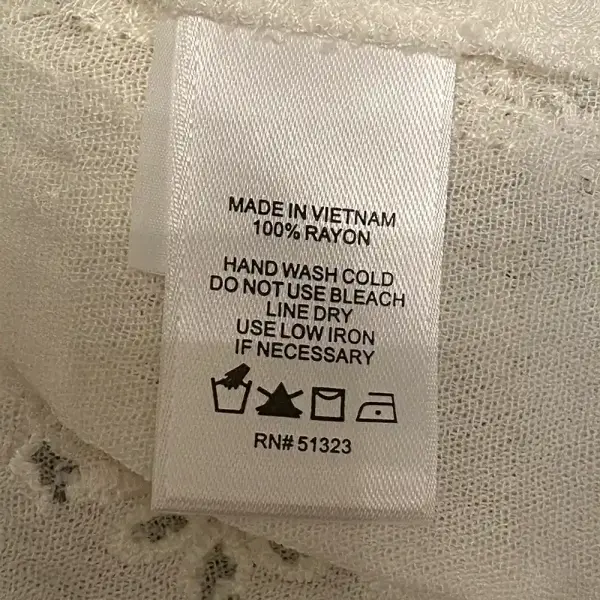 1.STATE Eyelet Blouse White Crinkle Gauze Button Front V Neck