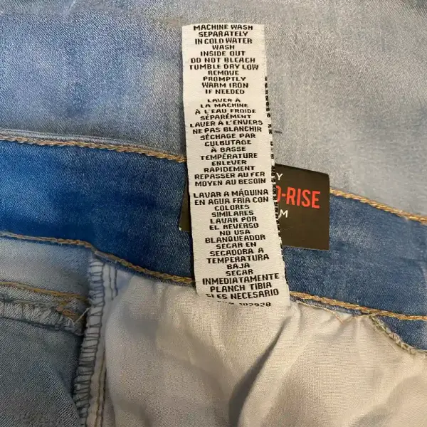 Celebrity Pink The Glam Curvy Mid Rise Skinny Jeans