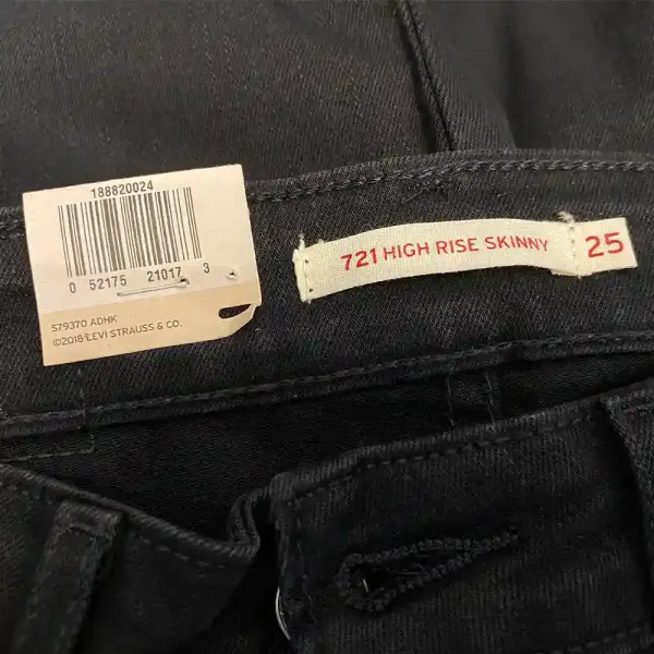 Levi's 721 High Rise Skinny Jeans in Black